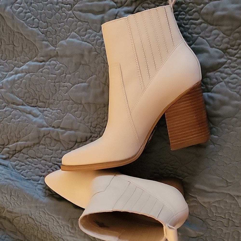 Marc Fisher Ivory leather booties